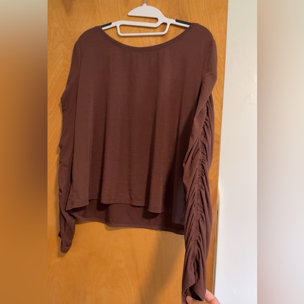 Athleta Chocolate Ruched Sleeve Top